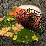 ガストロノミー ジョエル・ロブション - サーモン しっとりとコンフィにし、菜の花クーリとフレゴラのリゾット