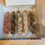 エール・エル - 左から、ストロベリーいちご、チョコレート、ホワイトチョコクランチ、ストロベリー、チョコアーモンド、の5本です。