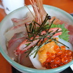 海鮮丼　浜辺丸 - 海鮮丼