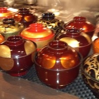 銀座 座屋 - カウンターには数々のお椀が