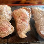 やりすぎステーキ - 食べ比べ　右からモモ、イチボ、赤身　225g