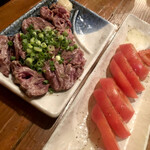 Sumibiyaki Tori Azabu Uguisu - ハツ刺しと冷やしトマト