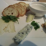 シュヴァル・ドゥ・ヒョータン - チーズの盛り合わせ