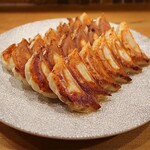 北新地ぎょうざ家 - 名物北新地餃子(1人前 6個 480円× 4人前)