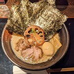 麺処 三虎 - 泥醤油ラーメン、海苔トッピング