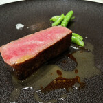 unito - 尾崎牛のサーロイン。バナナの葉でスモークされてました。