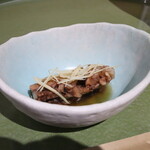 Sushi Den - お通し(330円)イカの足の生姜煮(2022年9月)