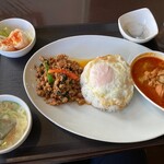 ポム タイ料理 - 