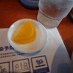 らー麺 ふしみ - タクアンも付きます。