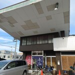 らー麺 ふしみ - 店舗外観➀。元々ＧＳだった場所を店舗に改装したんで、こんな感じに。なので駐車場は１０台ぐらい大丈夫。