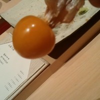 神戸・鮨かねさか - お口直しのほおずきトマト