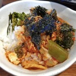 コッテジ - 豆腐チゲをご飯にかけて韓国海苔をトッピングして