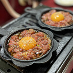 焼肉幸泉 - 炙りユッケ