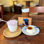 CAFE DARBUKKA - ▪️シルバームーン・レッドムーン
            （コーヒー豆のパンナコッタにターキッシュコーヒーのカラメルソース、ストロベリークリームのラテ）¥1.350