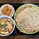 藤ヱ門 - 開運肉汁うどん ¥830 ＋ いなり寿司（2個） ¥150