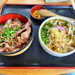 Miyoshi - 豚丼セット730円税込　うどんは冷かけ　　　　　　　　　　お値段変わりますがうどんはカスタマイズできますぜ！