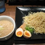 麺処　一寸道 - 「たたき背脂つけ麺 大盛510g(\680)」＋「味玉(クーポン)」。