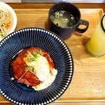 Kafe Gohan Use - ローストビーフ丼(グレープフルーツジュース)