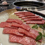焼肉 拍手喝采 - トモサンカク、巻きサーロイン