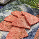 焼肉 拍手喝采 - 薄切りシャトーブリアン