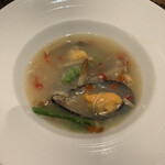 東京チャイニーズ 一凛 - ムール貝と発酵唐辛子の煮込み