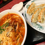 日高屋 - 酸辣きのこ湯麺・餃子セット