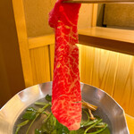 東京肉しゃぶ家 - お肉ビローン