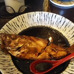 うみからそらへ - 大きめの私のメガネと比べて これくらい