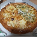 PIZZA 10.4 - ハーフ&ハーフ 4種のぜいたくチーズデラックス＋復刻エビカレードリア L