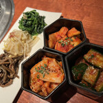 よろにく - キムチの盛り合わせ・ナムル３種盛り