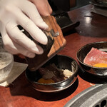 よろにく - トリュフをスライス。