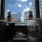 三田製麺所 - カウンターからの風景　よい天気でした