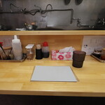 ラーメン 三亀 - 卓上