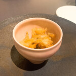 プレゼンテ スギ - ⑤利根川産川海老（スジエビ＆テナガエビ）と新生姜ピクルスのフリット 野呂在来蕎麦 夏みかんドライトマトソース