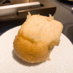 プレゼンテ スギ - ⑭本日の焼き立てパン、チタケパウダーを塗した自家製発酵バター