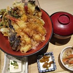 Kaisen Shokudou Uomori - 天丼1300円がとってもお得に見える！
                        しかし写真はイメージですって戦略じゃん！？って想像していたら写真通りの出てきた！
                        空腹は最高のってのもあると思うけど旨かった♪量が凄いので、ご飯少な目でいいな。