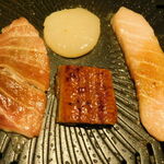 縁宴 - 海鮮焼肉の具材を焼いているところ１