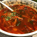 杏樹亭 岸根店 - ユッケジャンスープ激辛。ご飯を浸しながら食べるのが大好きです…