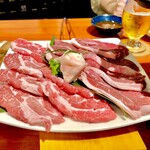 遠野ジンギスカン酒場 よし田 - 肩ロースとランプ肉　