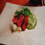 Ushino Hone - 和牛いちぼロースト・白ずいき　モロヘイヤ　八助梅　二種のソース
