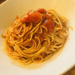 OASIS - フルーツトマトを使用したペスカトーレ