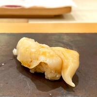 鮨 いとう - 石垣貝 片側炙り