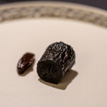 プレゼンテ スギ - 2022.9 向こう側 ～そのまた先へ～（焼き芋のように仕上げた紫人参、ウワミズザクラのソース）