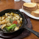 長濱浪漫ビール - エビとホタテの贅沢アヒージョ　1,100円