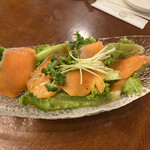 長濱浪漫ビール - スモークサーモンのカルパッチョ　935円
