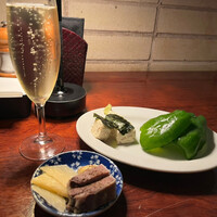 カルネジーオ イースト - 