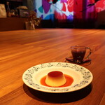 PENITENT - 硬くもなく柔らかくもなく不思議な食感！　卵の味しっかり、甘さ控えめ。カラメルは苦みが効いたサラサラ系。