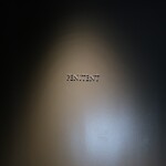 PENITENT - 入口の右に細長い通路があります。