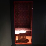 PENITENT - 中東風な個室入口。