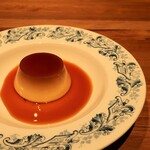 PENITENT - 硬くもなく柔らかくもなく不思議な食感！　卵の味しっかり、甘さ控えめ。カラメルは苦みが効いたサラサラ系。